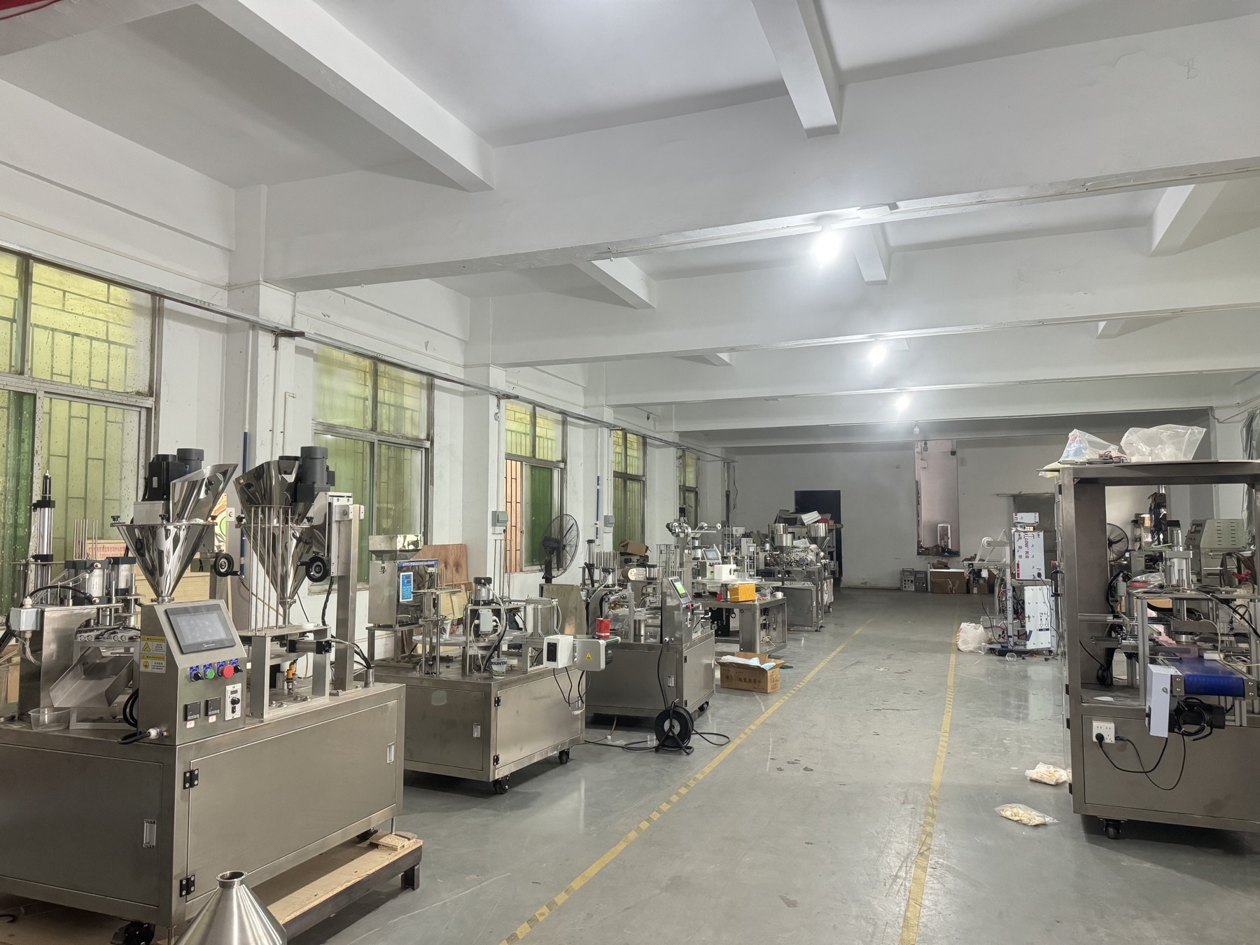 Langtai filling and sealing machine workshop